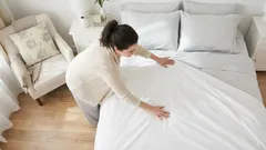 „Nemali by ste meniť posteľnú bielizeň každé dva týždne alebo každý mesiac“ – správny interval jej výmeny je prekvapujúci.