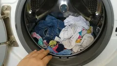 Číslo „7 kg“ na práčke označuje hmotnosť suchého alebo mokrého prádla: ako vypočítať zaťaženie