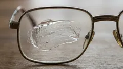 Ako odstrániť škrabance z okuliarov a či je to vôbec možné: tipy