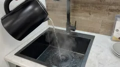  Prečo nemožno nalievať vriacu vodu do umývadla: najčastejšia chyba, ktorá vás môže stáť tisíce.